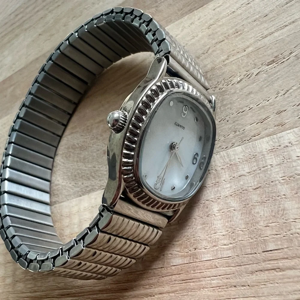 Ladies mother of pearl dial stainless steel bracelet watch NEW BATTERY